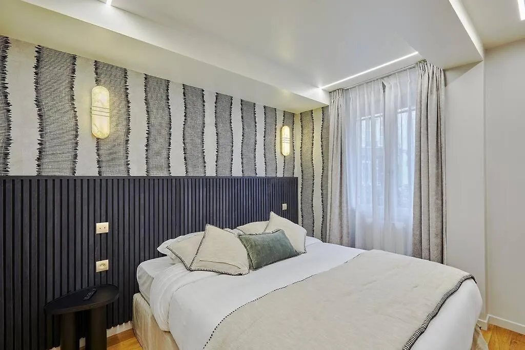 Apartment Le Marais Place Des Vosges By Prestige