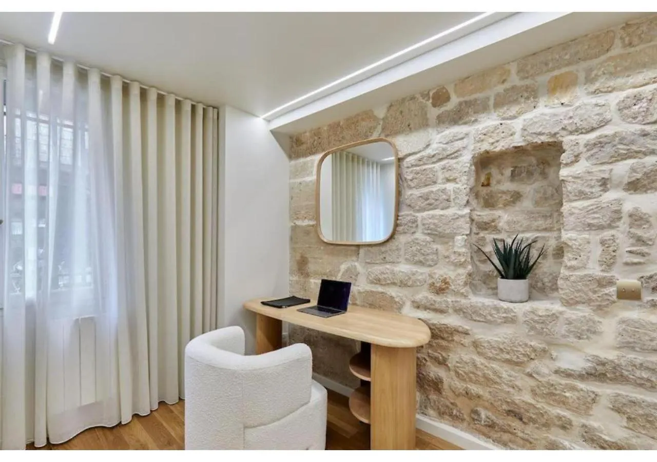 Appartement Le Marais Place Des Vosges By Prestige